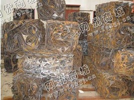 长沙县自石西路边角料压块回收