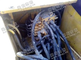 出售一台二手小松130-7挖掘机