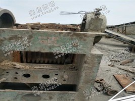 出售一台二手600*900鄂式破碎机