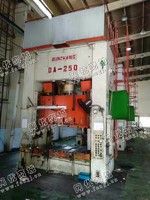 出售1台二手DA250*300压力机