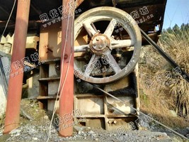 出售一台二手750*1060鄂式破碎机