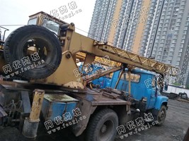 出售一台二手8吨吊车