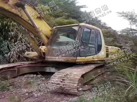 出售一台进口小松200-6挖掘机带转向阀