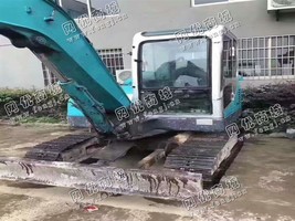 出售一台挖掘机山河60地盘全新，转盘没用间隙，卖价：8.8万