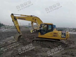 出售一台07年小松200-7挖机地盘八成新
