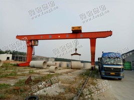 出售一台龙门吊25吨，26米跨度，各悬6米，升高12米，中原圣起，11年生产