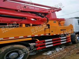 出售一台三一奔驰底盘37米泵车