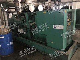 出售一台康明斯880KW发电机组