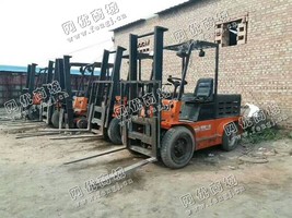 出售一台东方红一吨叉车