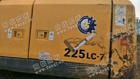 出售一台现代225-7挖掘机