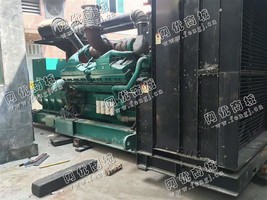 出售一台康明斯1600KW发电机组