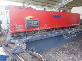 出售一台液压摆式剪板机QC12Y-4*4000,一台液压板料折弯机WC67Y-100*4000
