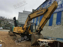 云南昆明出售一台10年的小松220-8的挖掘机